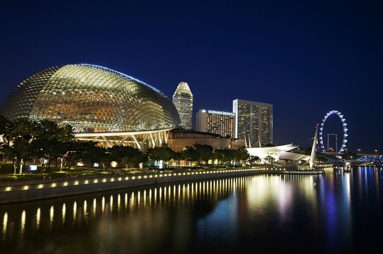 1087px-The_Esplanade_–_Theatres_on_the_Bay